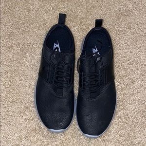 HARDLY WORN: black NIKE leather tennis shoes